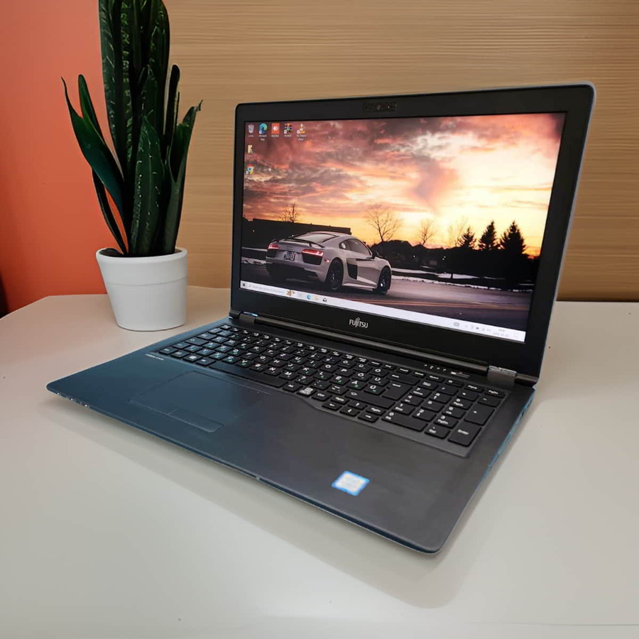 Könnyű és masszív Fujitsu LifeBook  U757 i5-7200U/8GB/256SSD/FHD/15.6"  Laptop