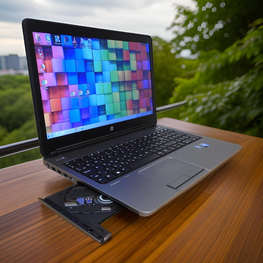 Jövőbe Mutató HP ProBook 650 i5-4200M/8GB/128SSD/DVD/RS232/15,6" Nagy képernyős Laptop